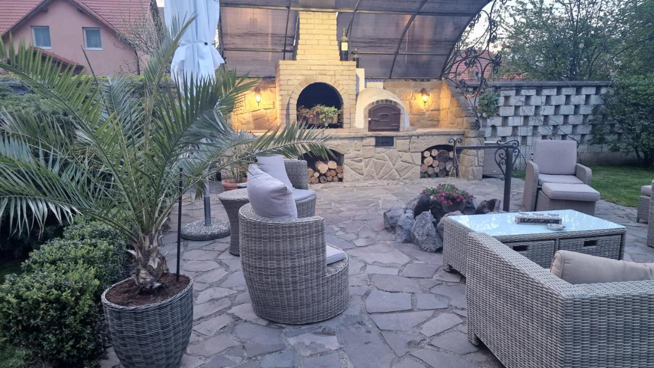 Villa Westfalia Guest House Targu Secuiesc Bagian luar foto