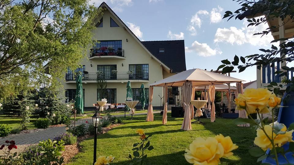 Villa Westfalia Guest House Targu Secuiesc Bagian luar foto